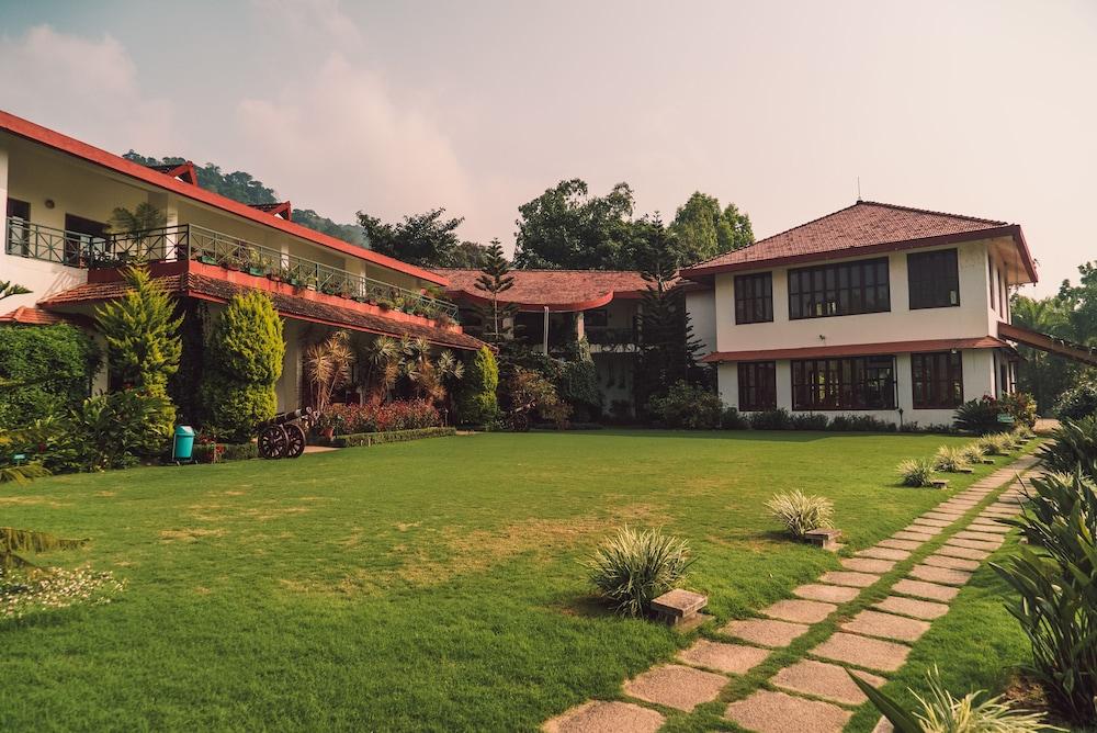 Amritara Ambatty Greens Resort Viradzspet Kültér fotó
